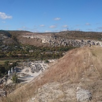 Вид с Монастырской скалы на пром. зону, на взорванные "Шампаны" вдоль Каменоломного оврага