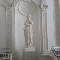 Ливадийский дворец. Скульптура "Пенелопа" немецкого скульптора Фридриха Бруггера, подаренная одесситами императрице Марии Александровне, супруге императора Александра II