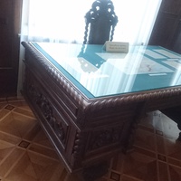 Ливадийский дворец. Письменный стол с объемной резьбой в Приемном кабинете.