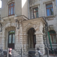 Дом барона В. Б. Фредерикса, последнего министра Императорского Двора в Ливадии, построенный в 1902 году по проекту петербургского архитектора Альфреда Бибера.