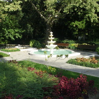 Никитский ботанический сад. Верхний парк. Фонтан у входа