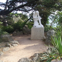 Никитский ботанический сад. Верхний парк. Скульптура "Мальчик, вынимающий занозу"
