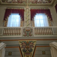 Историко-художественный музей. Стены и потолок парадной лестницы на 2-й этаж