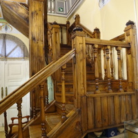 Историко-художественный музей. Лестница между 1-м и 2-м этажами