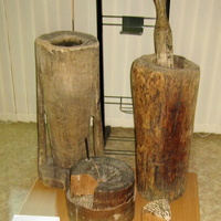 Бытовые предметы- ступы деревянные