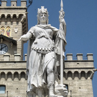Центральная площадь города- скульптура
