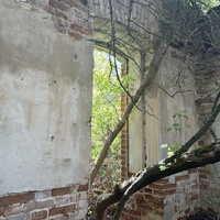 Остатки стен бывшей школы с. Русская Пенделка (вероятно бывший барский/купеческий дом)