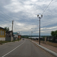 Набережная улица