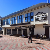Домбай. Кафе, прокат, сувениры на отм. 2277м