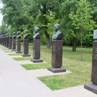 Парк Патриотов. Аллея Героев.