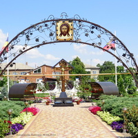 Центральный вход (арка) в сквер Казанского храма