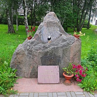 Памятный камень в сквере Героев-пограничников