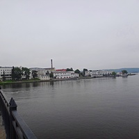 Карельский мост через залив Ляппяярви и побережье с пристанями вдоль улицы Ленина