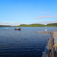 На территории исторического парка "Бастион".  "ЛАДЕЙНАЯ ИСТОРИЯ". Флот парка «Бастiонъ». Ладья «Бьёрн» подплывает к причалу.