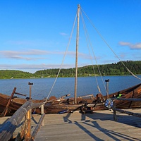 На территории исторического парка "Бастион".  "ЛАДЕЙНАЯ ИСТОРИЯ". Флот парка «Бастiонъ». Ладья «Бьёрн» у причала.
