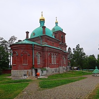 Нижний храм посвящен апостолу Андрею Первозванному, верхний храм - в честь Воскресения Христова в Воскресенском скиту