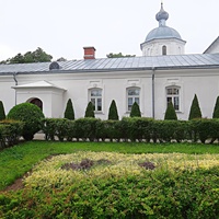 Трапезная расположена в северном крыле внутреннего каре.