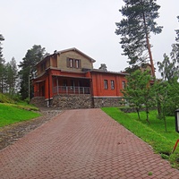 Административно-производственное здание около причала для маломерных судов в  Монастырской бухте