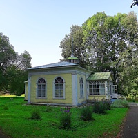 Музей-усадьба "Ботик Петра 1". Выставочно-презентационный зал "Ротонда". Построено в 1852г. на средства дворян Владимирской губернии к открытию обелиска Петру 1. Реконструировано в 2000-х гг. по проекту архитекторов Ольги и Александра Корнушиных.