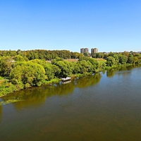 Река Москва в Воскресенске. Вид с пешеходного Новлянского моста.