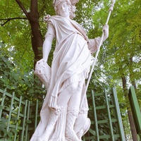 Статуя Богини мудрости и войны Минервы .