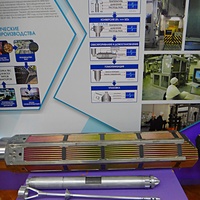 Музей "Машиностроительного завода". На стеллаже - конструктивные элементы ВВЭР-1000 (водо-водяной энергетический реактор на тепловых нейтронах, тепловая мощность 3000МВт, эл. - 1000 МВт).
