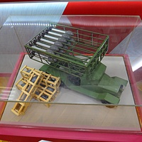 Музей "Машиностроительного завода". Макет боевой машины реактивной артиллерии со снарядами (минами) М-31 "Ванюша".