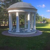 Ротонда у гостиницы "Сталагмит".