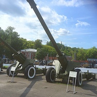 Музей пермской артиллерии. Слева направо: 130мм пушка М-46 образца 1953г., 152мм пушка М-47 образца 1953г.