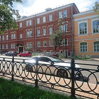 Улица Сибирская, дом №13 (бывшая мужская гимназия), в котором располагается ПГМУ им. академика Е.А. Вагнера.