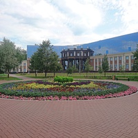 ПермНИПИнефть на Пермской улице. Вид из сквера Татищева.