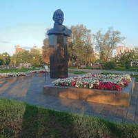 Бюст Феликса Эдмундовича Дзержинского — монумент, установленный в 1977 году в сквере имени Дзержинского, на территории названного его именем Дзержинского района.