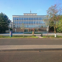 Краевая библиотека им. Горького на ул. Ленина.