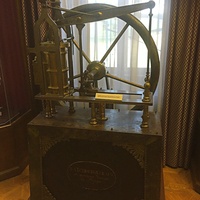 Экспозиции краеведческого музея. «Горнозаводская цивилизация». Паровая машина высокого давления Назукина. Действующая модель. Пожвинский район. 1833 г.