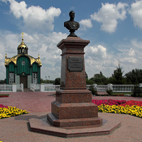 Памятник Николаю II и часовня Питирима Тамбовского
