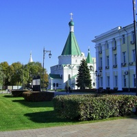 Архангельский собор и здание Нижегородской филармонии в Кремле