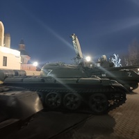 Выставка военной техники во дворе музея