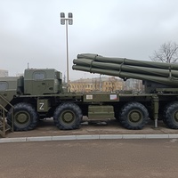 Выставка военной техники на террритории музея