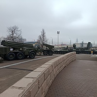 Выставка военной техники на террритории музея