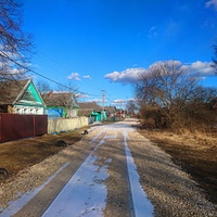Улица в деревне Поздняки. Слева - дом 56.