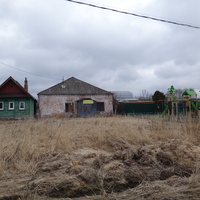 Дома 39 и 39а (магазин 14) и детская площадка.