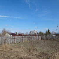 В северной части посёлка.