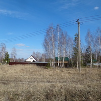 В северной части посёлка.