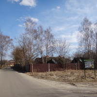 В северной части посёлка.