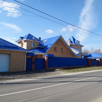 Дома на Профсоюзной ул. 35, 33.