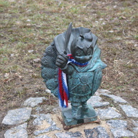 Талисман города павлинчик скульптора Ильи Дюкова.