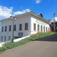 Купеческий торговый дом в начале Юрьевской улицы.