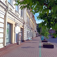 По тротуару по Карла Маркса