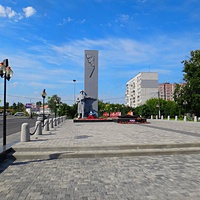 Мемориал «Памяти павших» с Вечным огнём на площади Победы.