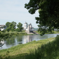 Парк, берег реки Великая
